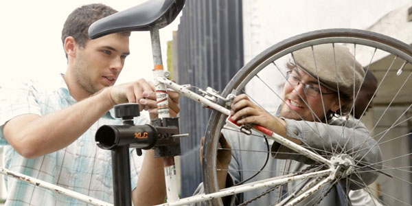 atelier d'auto-réparation de vélo animé par Ar Vuhez